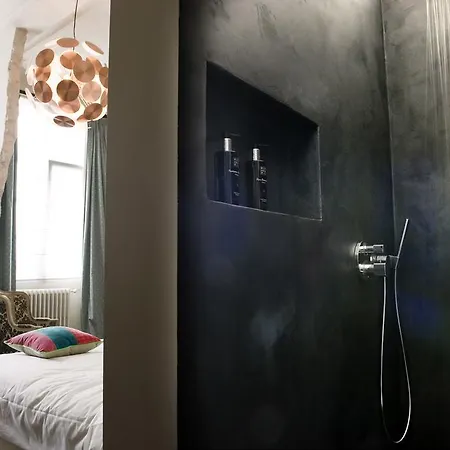Ganda & Hotel