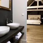 Ganda & Otel