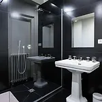 Otel Ganda & 3*