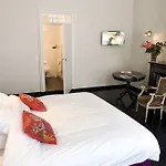 Otel Ganda & 3*