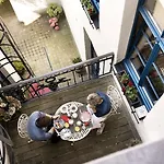 Ganda & Otel