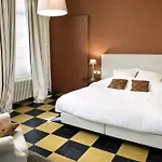 Otel Ganda & 3*