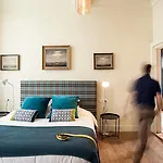 Otel Ganda & 3*