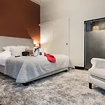Otel Ganda &